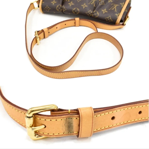 Louis Vuitton Monogram Menilmontant PM - Picture 7 of 16